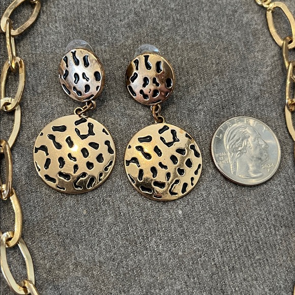 🌻3/$15 Goldtone Chainlink Necklace & Earring Set - Picture 6 of 6